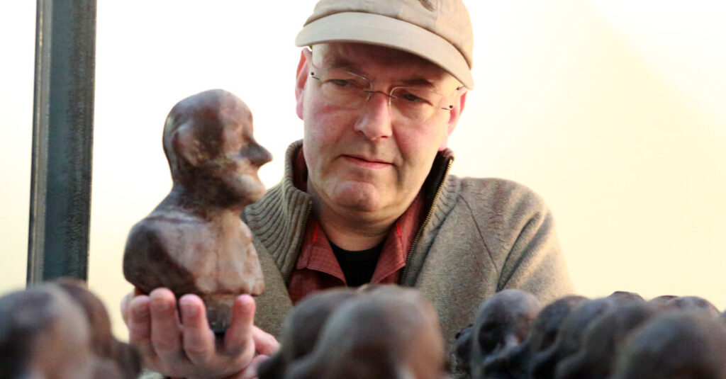 Björn Roth, Steward of an Expansive Family Art Practice, Dies at 64