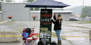 What to Know About the ‘Abortion Clinic’ Law Being Used to Charge Don Lemon