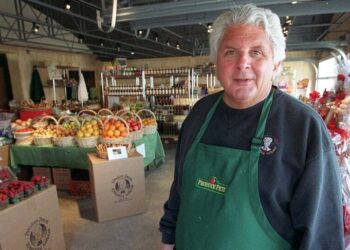 ‘Produce Pete’ Napolitano, a Fruit and Vegetable Celebrity, Dies at 80