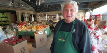 ‘Produce Pete’ Napolitano, a Fruit and Vegetable Celebrity, Dies at 80