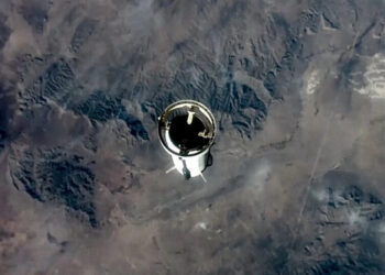 Jeff Bezos’s Rocket Company Pauses Space Tourism to Focus on the Moon