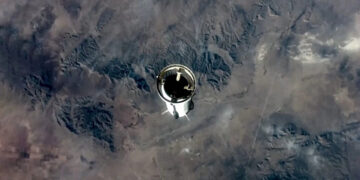 Jeff Bezos’s Rocket Company Pauses Space Tourism to Focus on the Moon