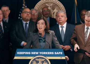 Hochul Seeks to Bar N.Y. Police From Helping ICE on Non-Criminal Issues
