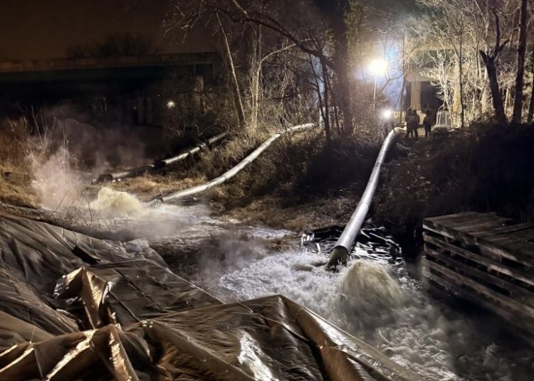 Pumps installed to divert sewage spill from Potomac River