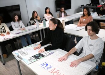 Phones ruled their lives. A new college class helped them break free.