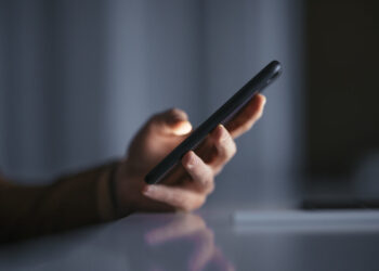 Congressional staffer allegedly stole 240 cell phones from government