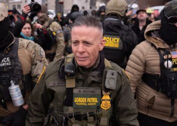 Toppled Trump Goon Sends Weird Mt. Rushmore Love Message to Agents