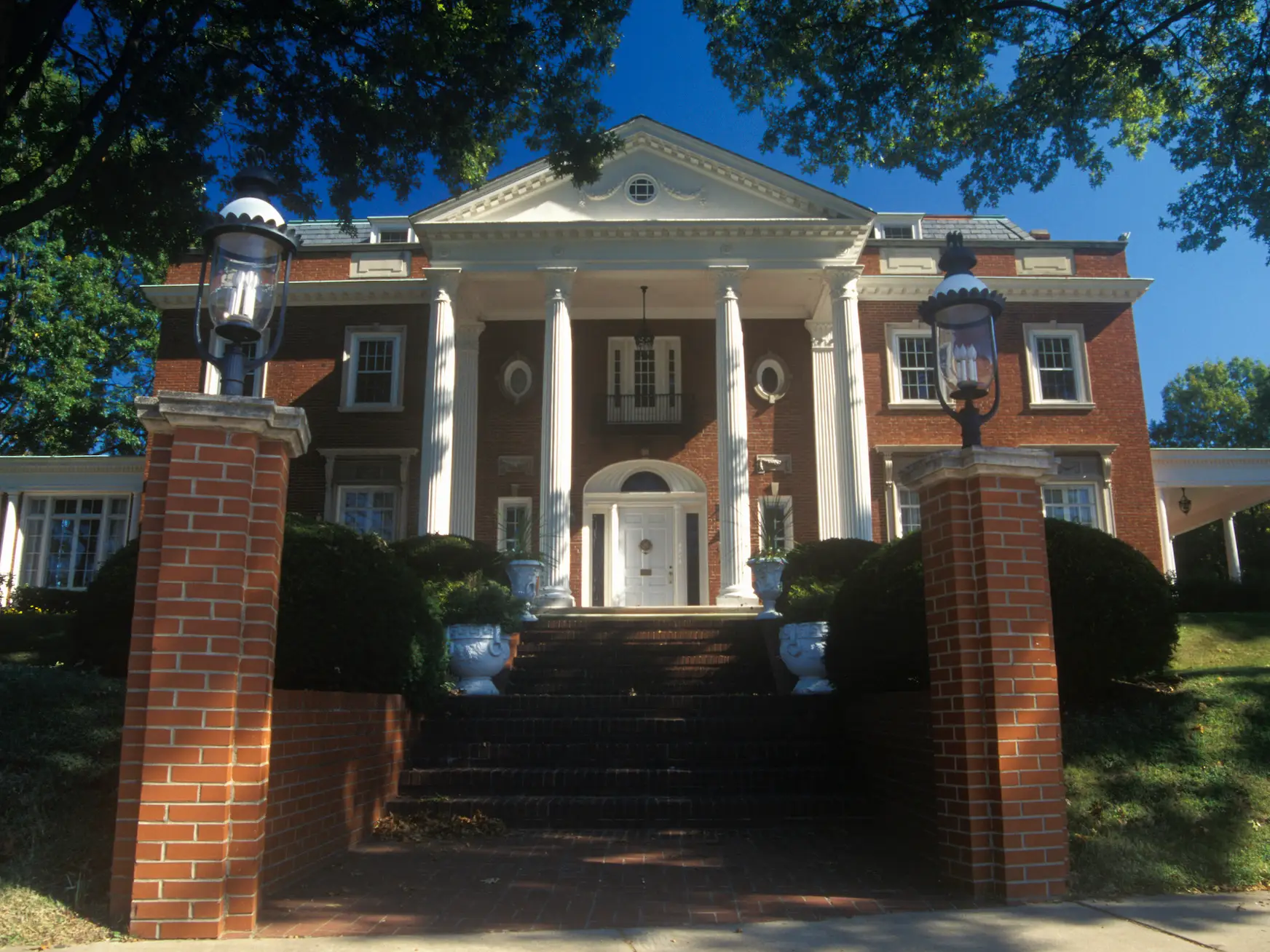 Governor's mansion in Charleston, WV, State Capitol
