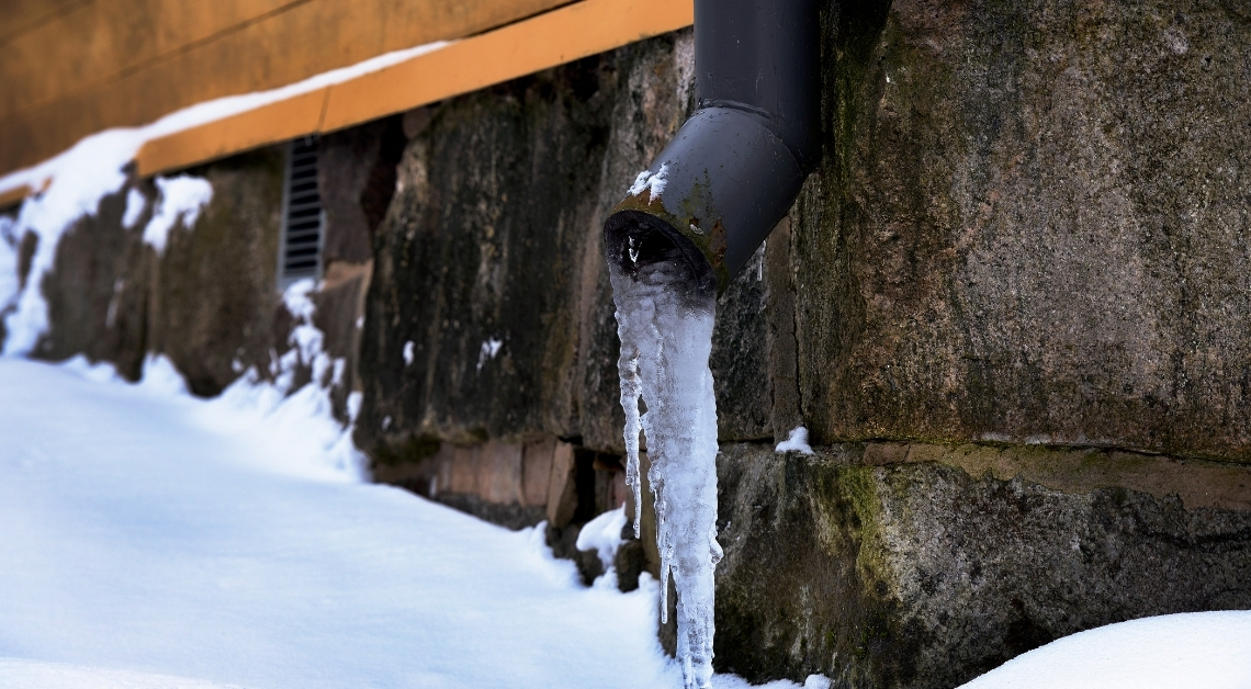 6 Ways Freezing Cold Weather Can Turn Your Home Into a Nightmare