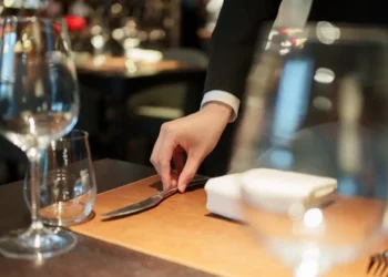 4 mistakes you should never make at a high-end restaurant, according to an etiquette expert