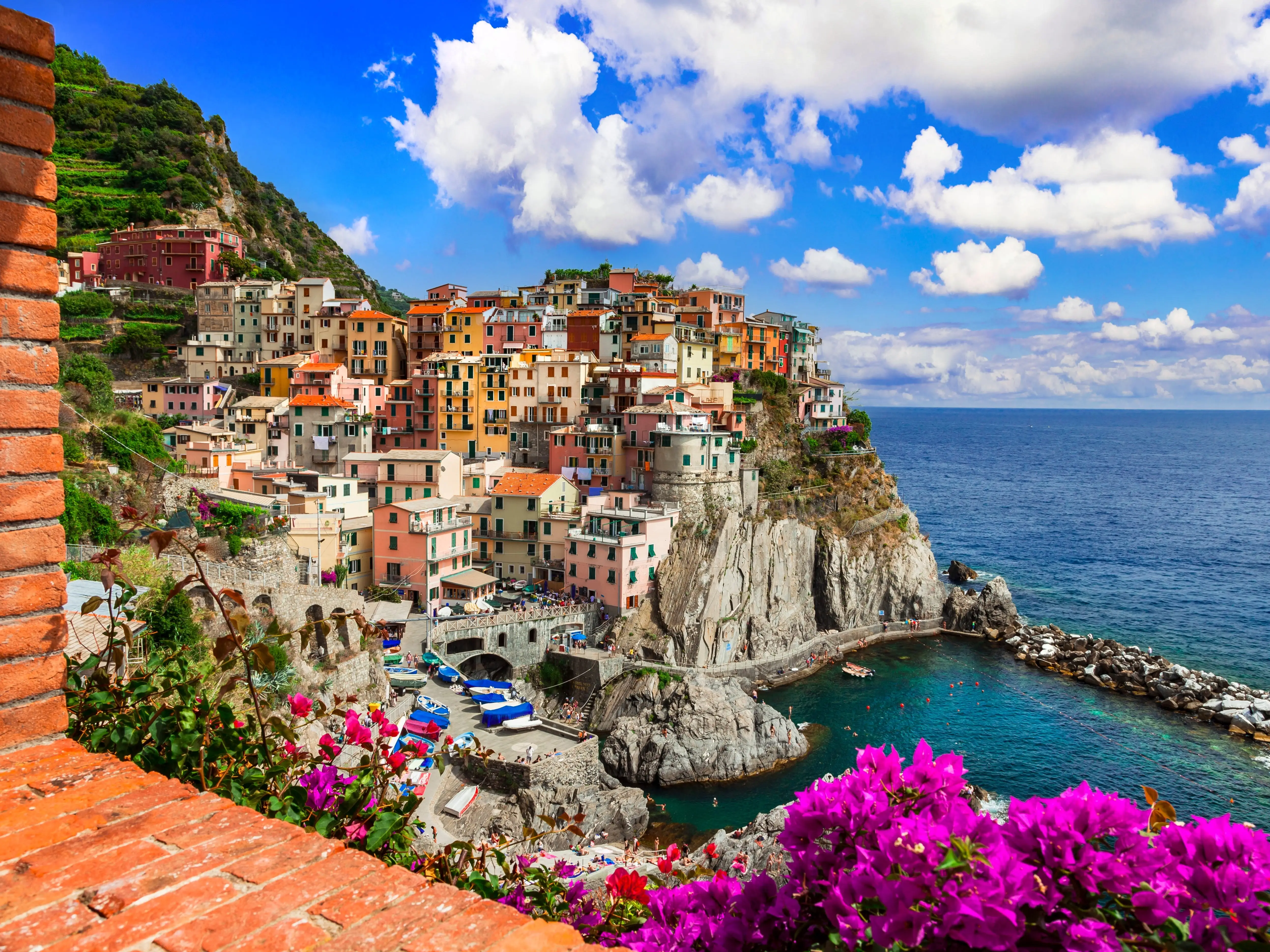 Colorful fishing village Manarola in Cinque terre