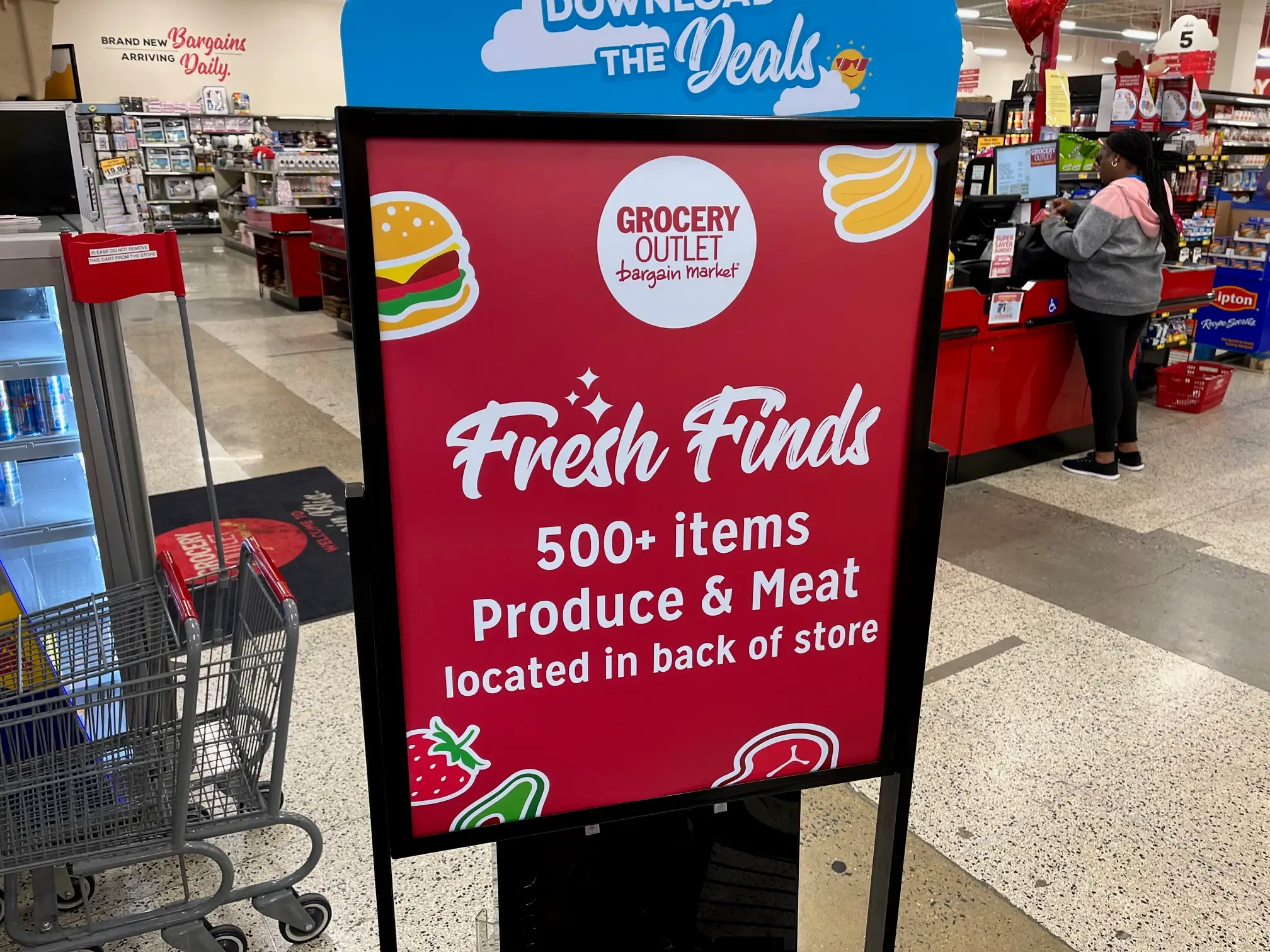 A sign inside the entrance of Grocery Outlet says 