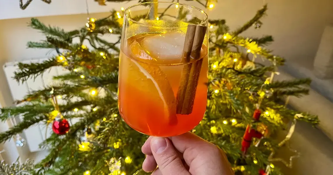 My favorite dietitian-approved spritz is just 4 ingredients &mdash; and it can be made with or without alcohol