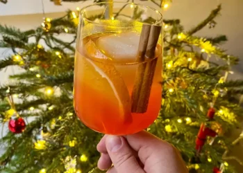 My favorite dietitian-approved spritz is just 4 ingredients &mdash; and it can be made with or without alcohol