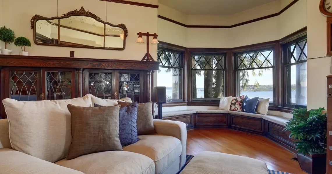 Interior designers share 6 living-room trends that’ll be huge this year, and 2 on their way out