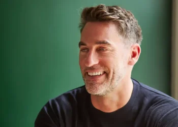 A nutritionist who lowered his cholesterol through diet shared 4 simple tips for eating more fiber