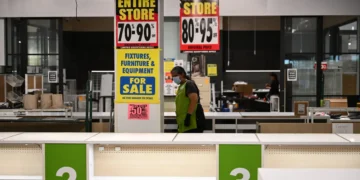 The K-shaped economy of the rich doing fine and everyone else struggling is back &mdash; and it could mean a rocky 2026