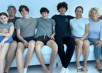 I’m a psychologist and grandmother of 6. Here are 6 ways grandparents can build better relationships with their kids and grandkids.