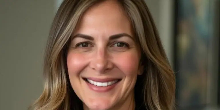 After getting laid off from a corporate job, I started bartending &mdash;&nbsp;and it changed my approach to office work