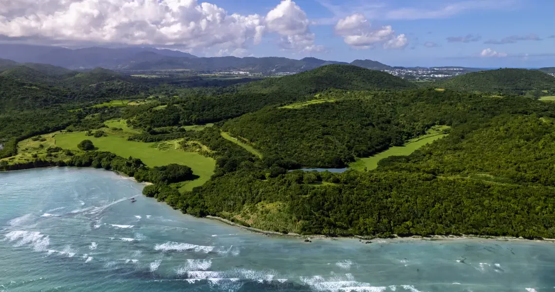 Thousands of travelers stranded as US strikes on Venezuela push airlines out of Caribbean airspace