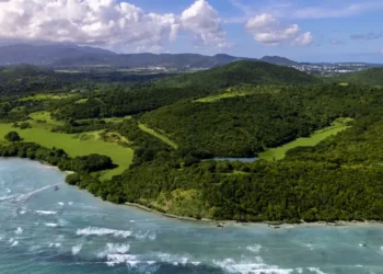 Thousands of travelers stranded as US strikes on Venezuela push airlines out of Caribbean airspace