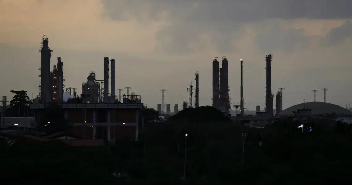 Here are the countries with the most oil reserves, and where Venezuela ranks