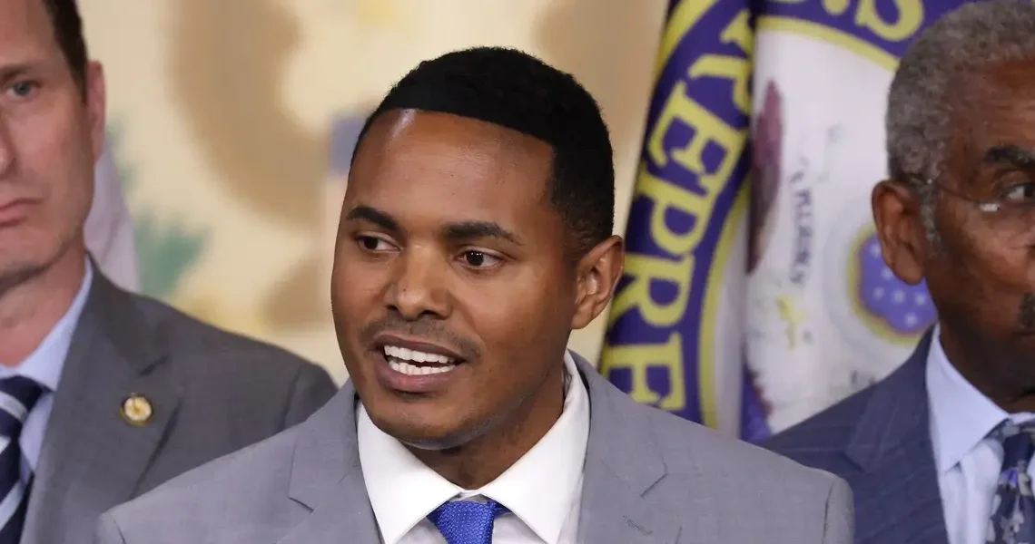 A well-timed Maduro bet on Polymarket paid out big. A new bill would keep government insiders out.