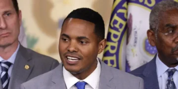 A well-timed Maduro bet on Polymarket paid out big. A new bill would keep government insiders out.