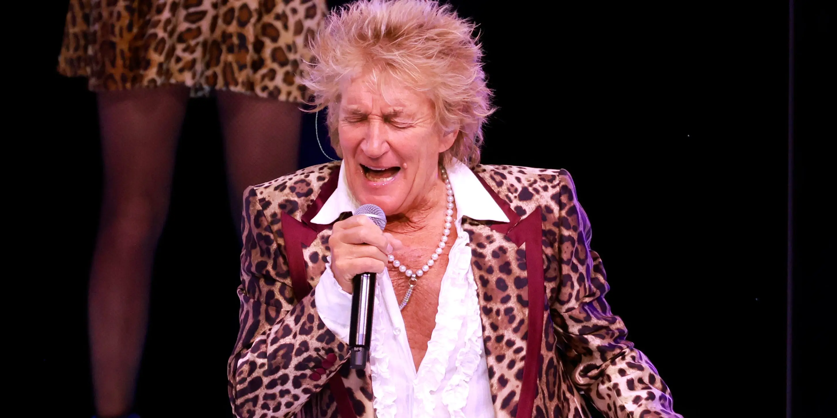 Rod Stewart performs at Ascend Amphitheater on August 14, 2025 in Nashville, Tennessee