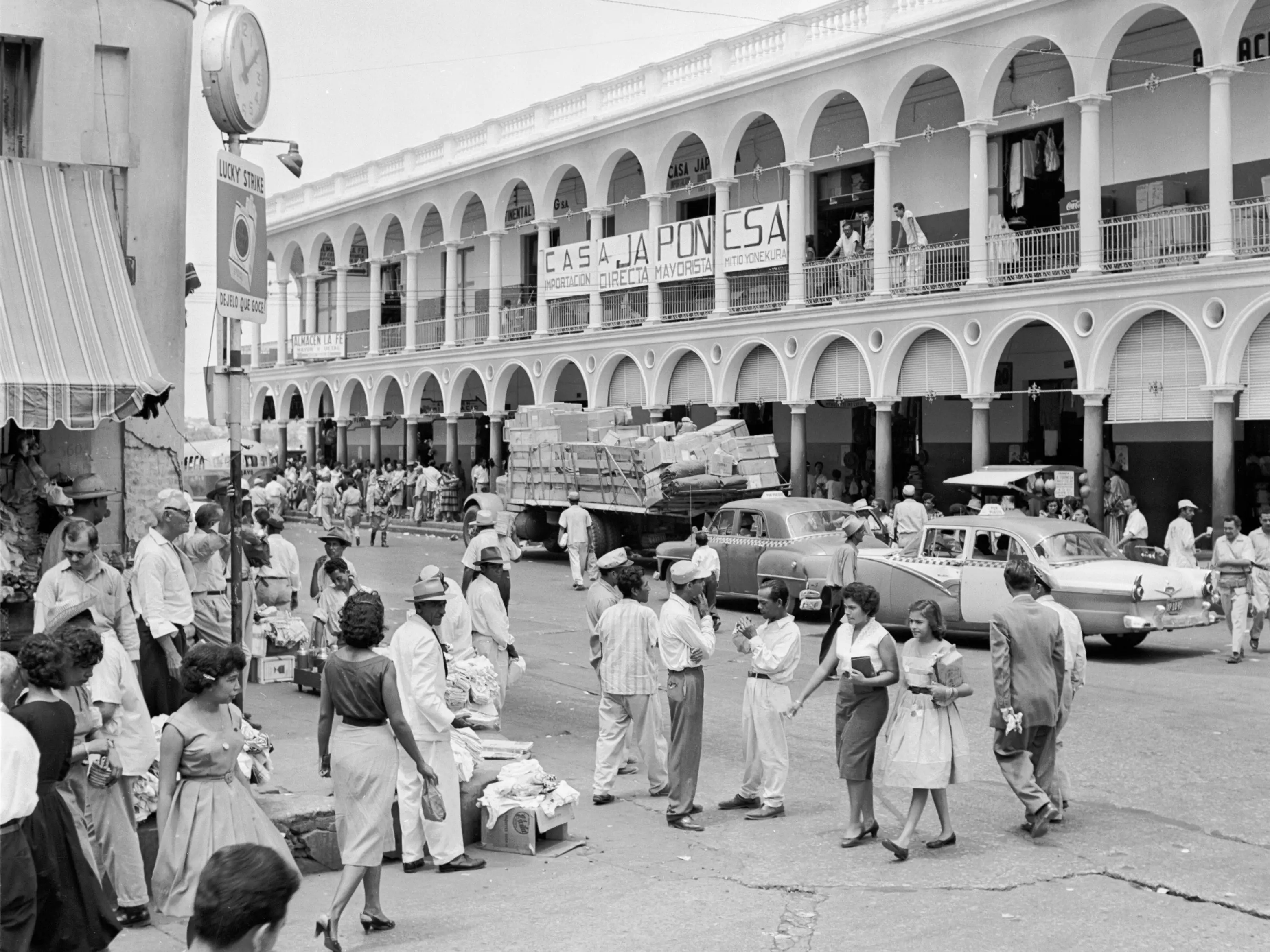 A busy shopping street in Maracaibo, Venezuela, circa 1955