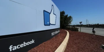 A Facebook veteran took a big career risk that resulted in a ‘giant failure’ &mdash; but embracing a ‘J-curve’ career path paid off