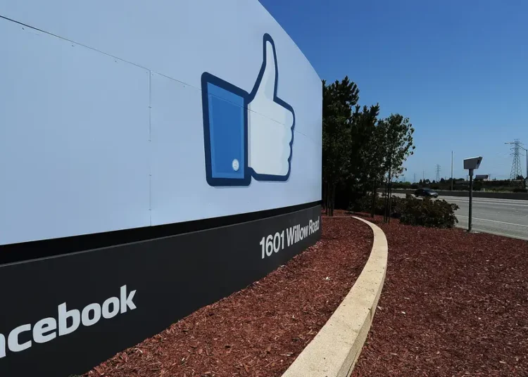 A Facebook veteran took a big career risk that resulted in a ‘giant failure’ &mdash; but embracing a ‘J-curve’ career path paid off