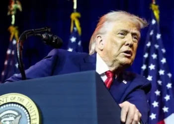 Donald Trump says Venezuela would give 30 to 50 million barrels of oil to the US, to be controlled by him