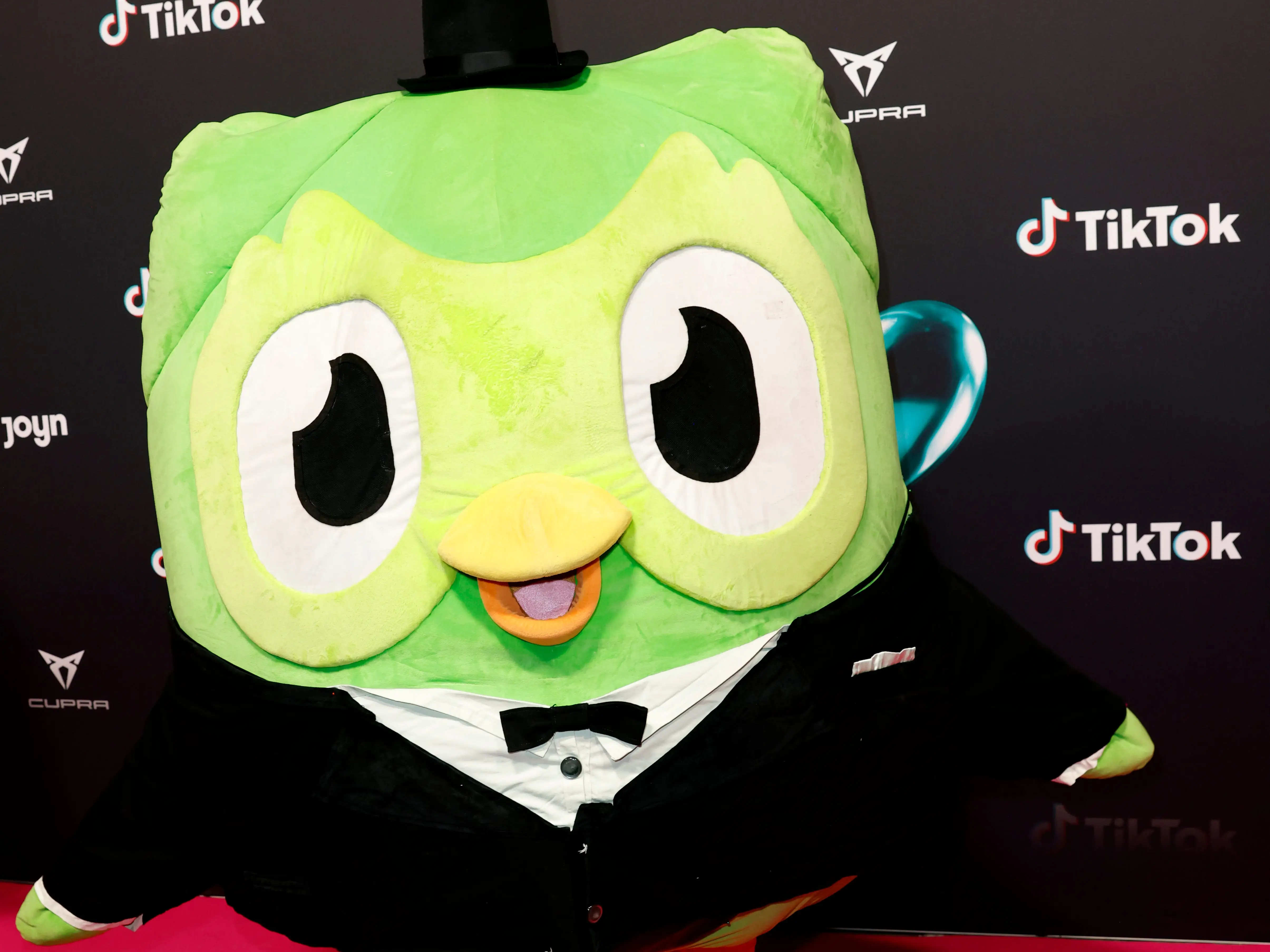 Duo, the mascot for the language-learning app Duolingo, appears on the red carpet at a TikTok event.