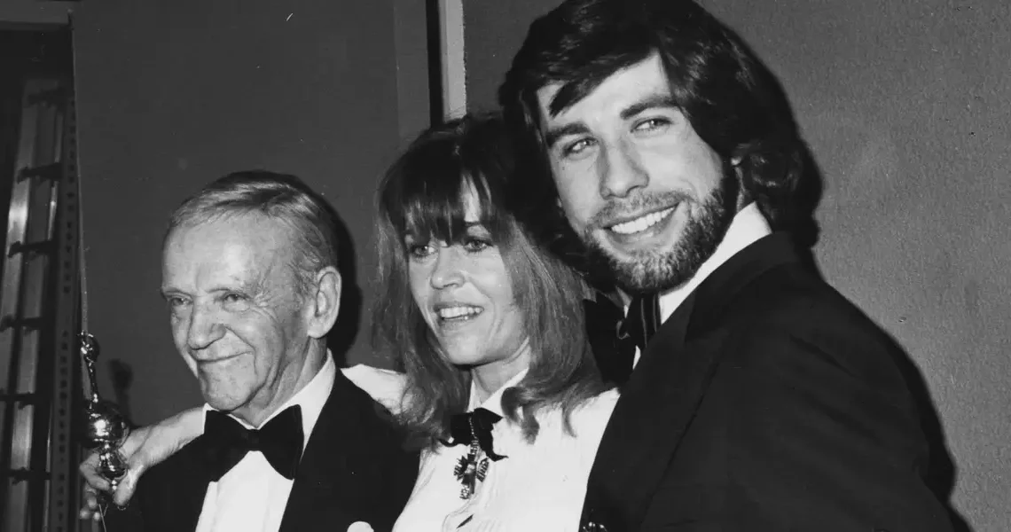 Vintage photos show Hollywood icons mingling at the Golden Globes