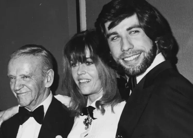 Vintage photos show Hollywood icons mingling at the Golden Globes