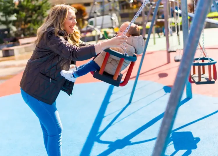 When my friends moved to the suburbs, I decided to raise my kids in Chicago. Being an urban mom was the best choice.