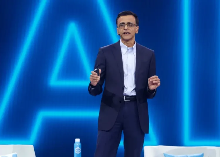 Snowflake’s CEO says people often fall into 2 camps when it comes to AI &mdash; and both are wrong