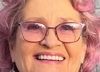 I’m 84 and grateful to work for my son’s business. I made sacrifices for him, and now he’s helping me.