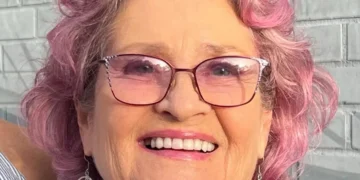 I’m 84 and grateful to work for my son’s business. I made sacrifices for him, and now he’s helping me.