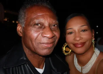 I moved away from my family in my 30s. When I called crying, my dad dropped everything and came to see me.