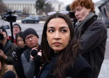 Why Democrats are gearing up to oppose a bill to curtail stock trading in Congress