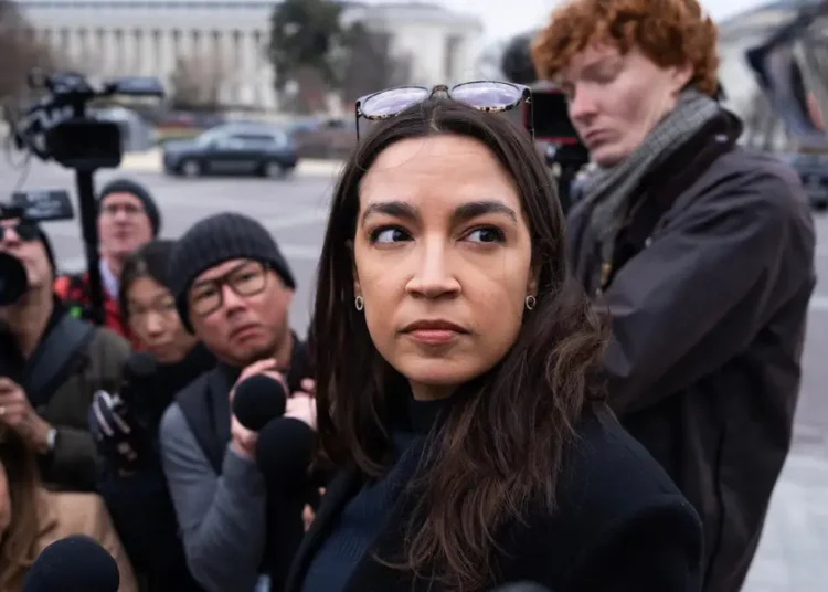 Why Democrats are gearing up to oppose a bill to curtail stock trading in Congress