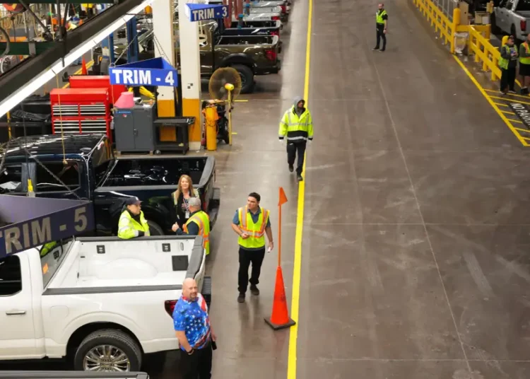 Ford is so desperate for mechanics it’s giving some of them free tools and Carhartt gear