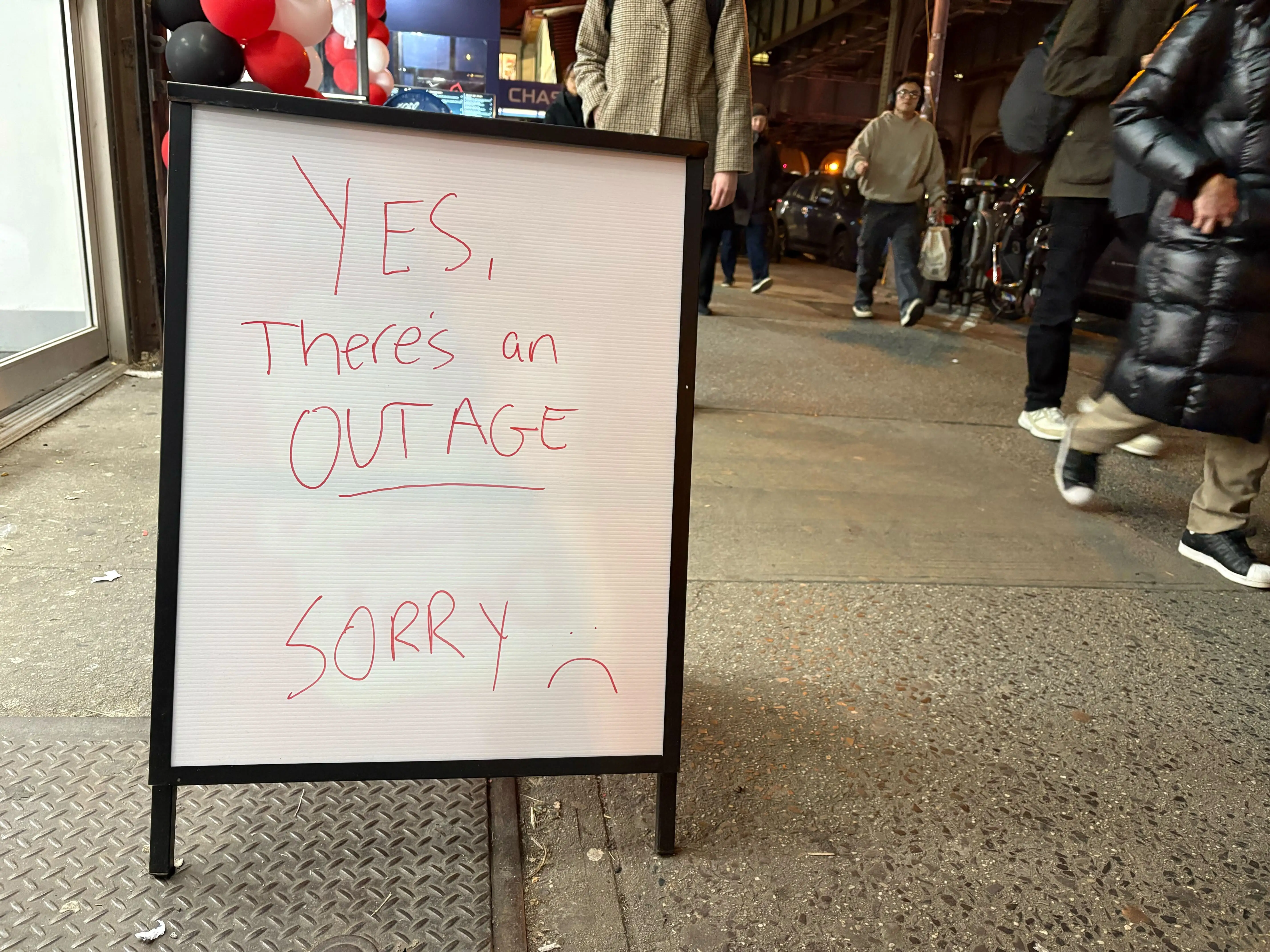 Verizon service outage sign
