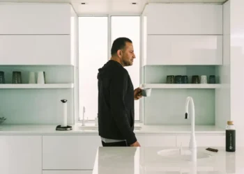 I’m a trauma surgeon turned longevity CEO. I get up at 5 a.m., avoid snacks, and keep my phone out of my bedroom.