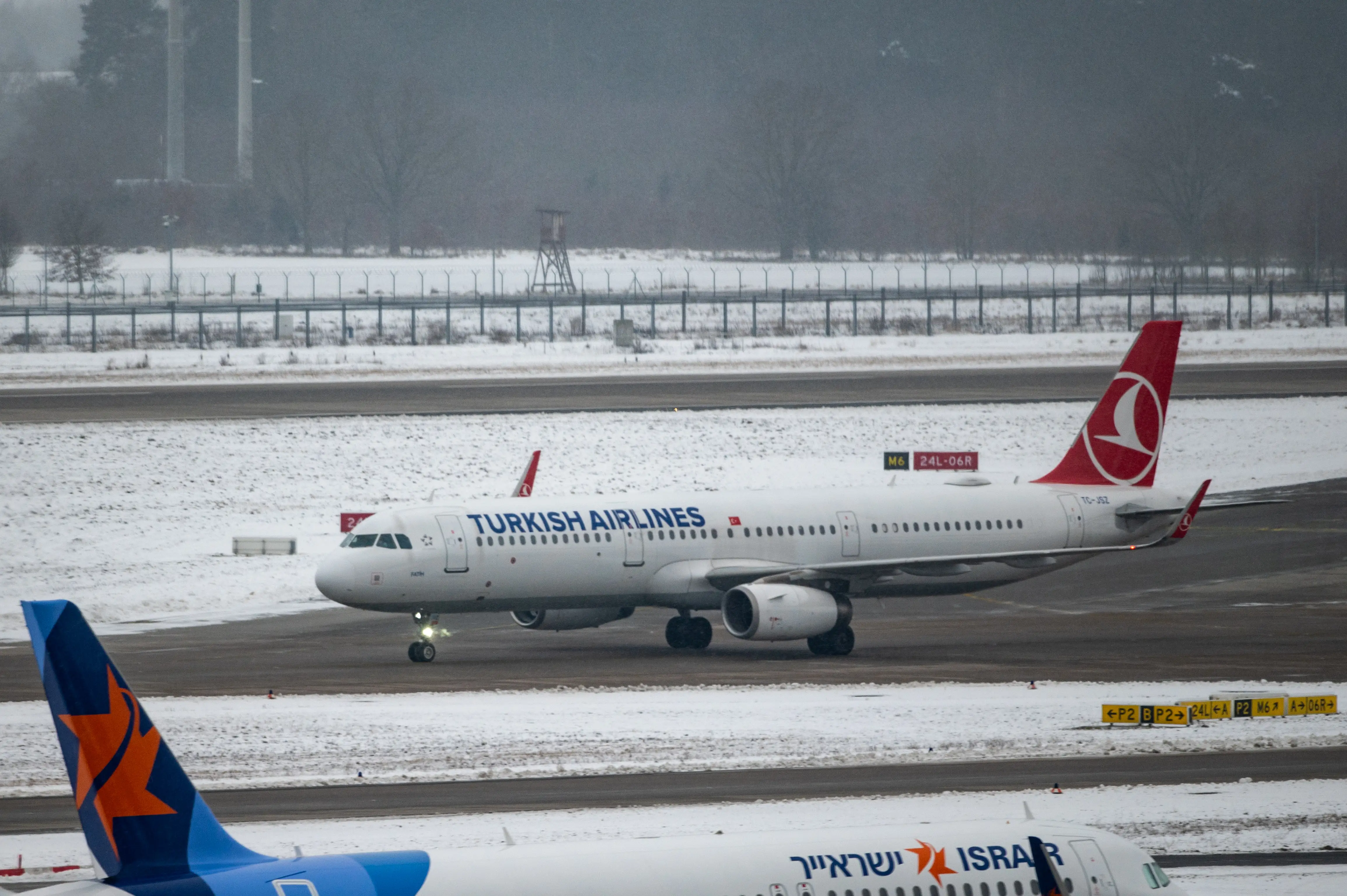 Brandenburg, Schönefeld: A plane operated by Turkish Airlines taxis on the tarmac at Berlin Brandenburg Airport BER.