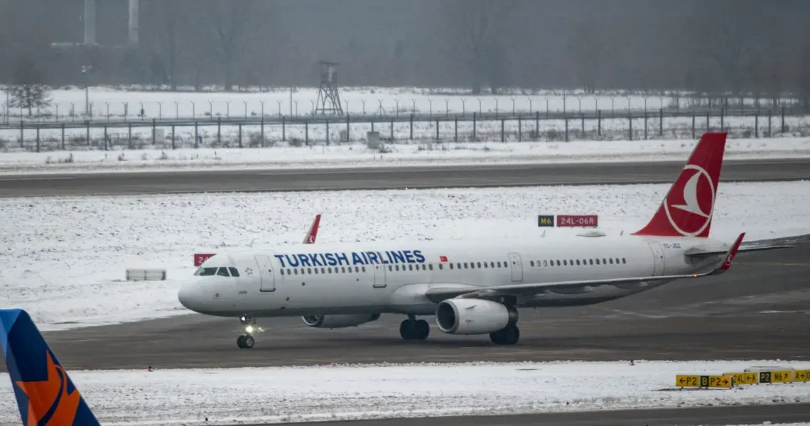 Plane chaos erupts after passenger puts a bomb threat in their mobile hotspot name