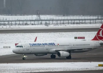 Plane chaos erupts after passenger puts a bomb threat in their mobile hotspot name