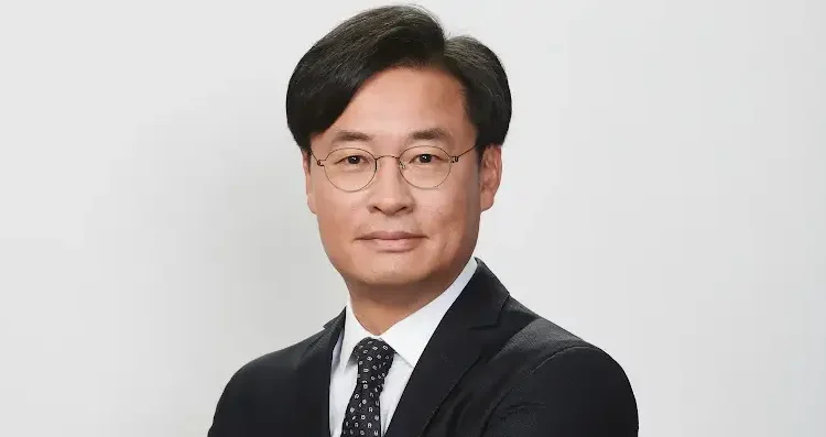 Samsung Electronics boss says it’s betting on AI that blends into the background, not spectacle